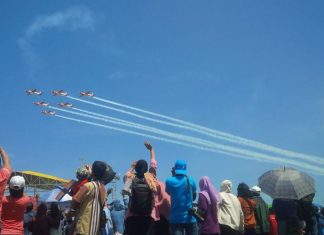 Ribuan Warga Menghadiri Penutupan Jogja International Air Show